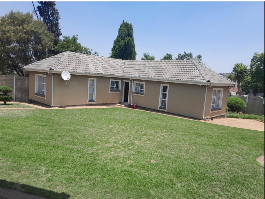 5 Bedroom Property for Sale in Mondeor Gauteng