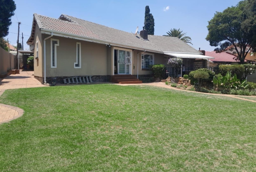 5 Bedroom Property for Sale in Mondeor Gauteng