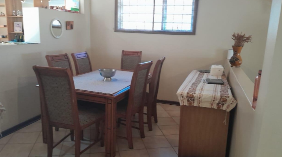 5 Bedroom Property for Sale in Mondeor Gauteng