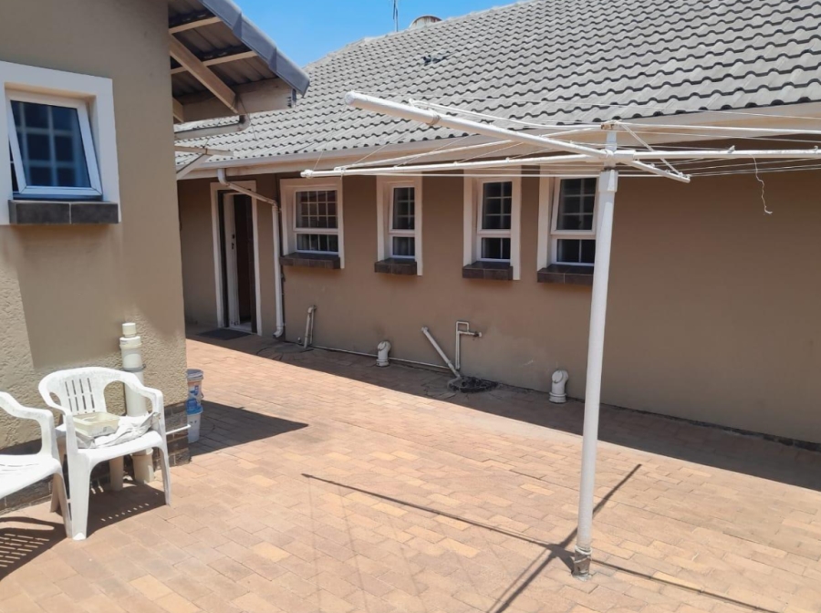 5 Bedroom Property for Sale in Mondeor Gauteng