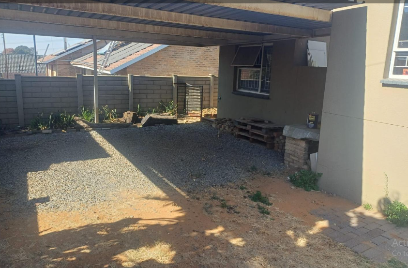 4 Bedroom Property for Sale in Tulisa Park Gauteng