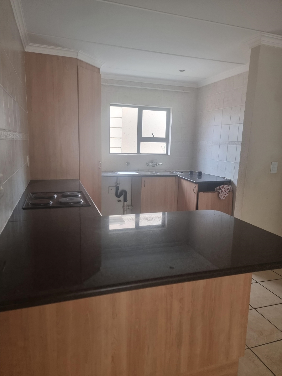 To Let 2 Bedroom Property for Rent in Little Falls Gauteng