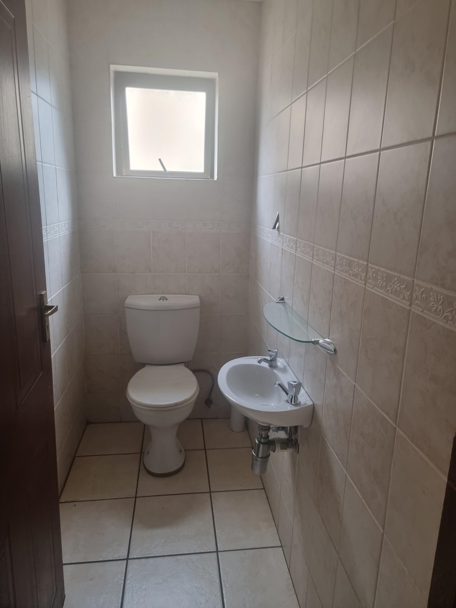 To Let 2 Bedroom Property for Rent in Little Falls Gauteng