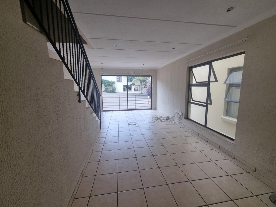 To Let 2 Bedroom Property for Rent in Little Falls Gauteng