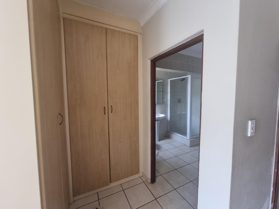 To Let 2 Bedroom Property for Rent in Little Falls Gauteng