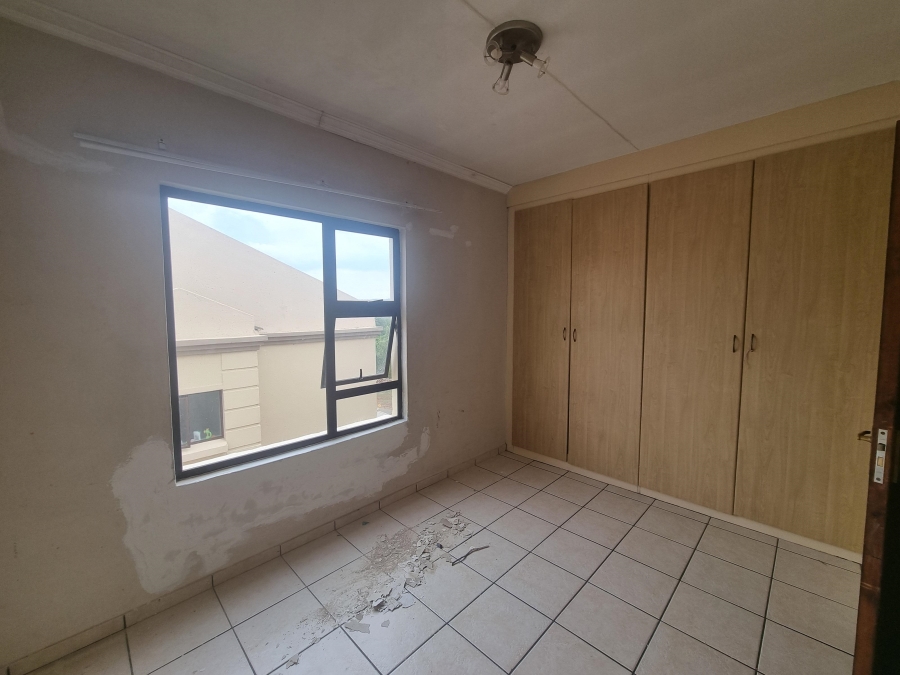 To Let 2 Bedroom Property for Rent in Little Falls Gauteng