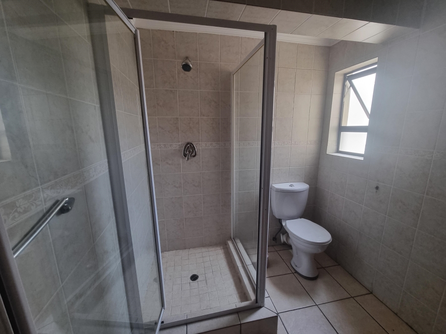 To Let 2 Bedroom Property for Rent in Little Falls Gauteng