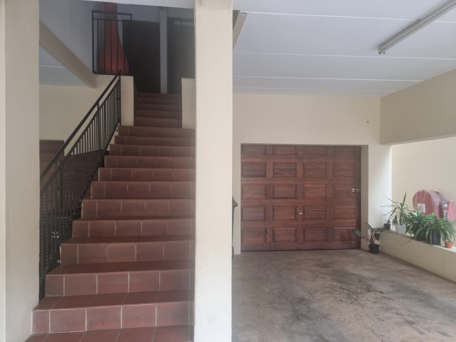 To Let 2 Bedroom Property for Rent in Little Falls Gauteng