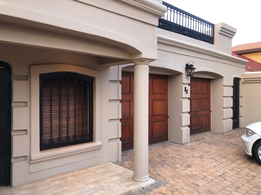 5 Bedroom Property for Sale in Lenasia South Gauteng