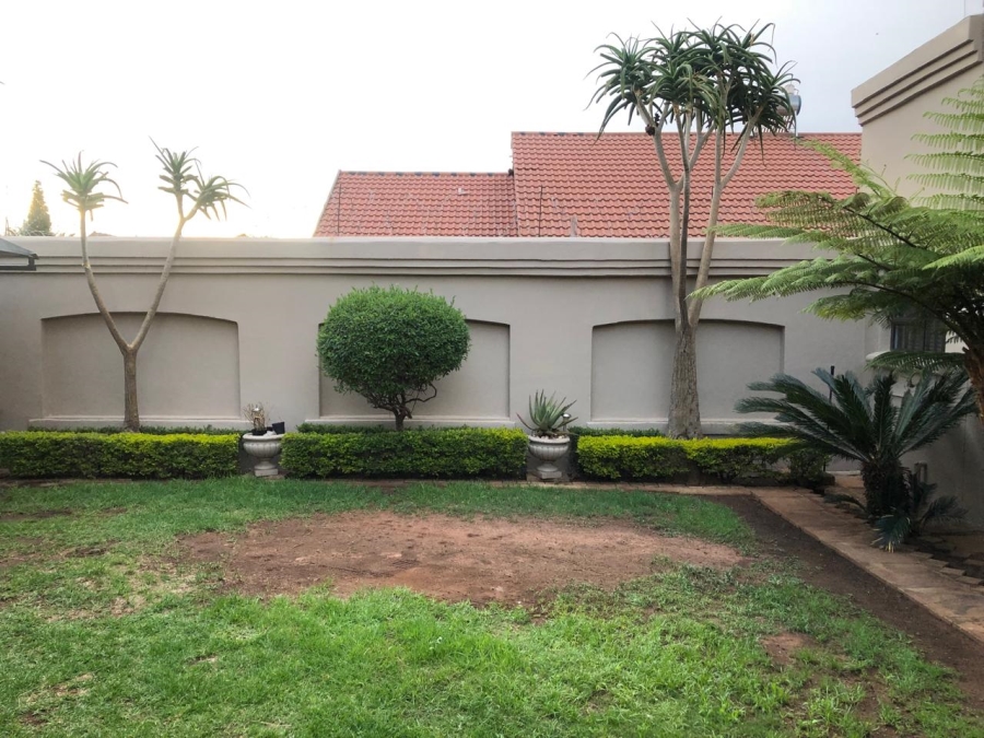 5 Bedroom Property for Sale in Lenasia South Gauteng