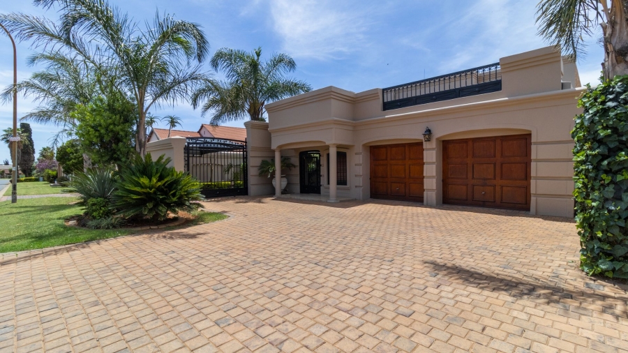 5 Bedroom Property for Sale in Lenasia South Gauteng