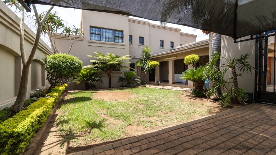 5 Bedroom Property for Sale in Lenasia South Gauteng