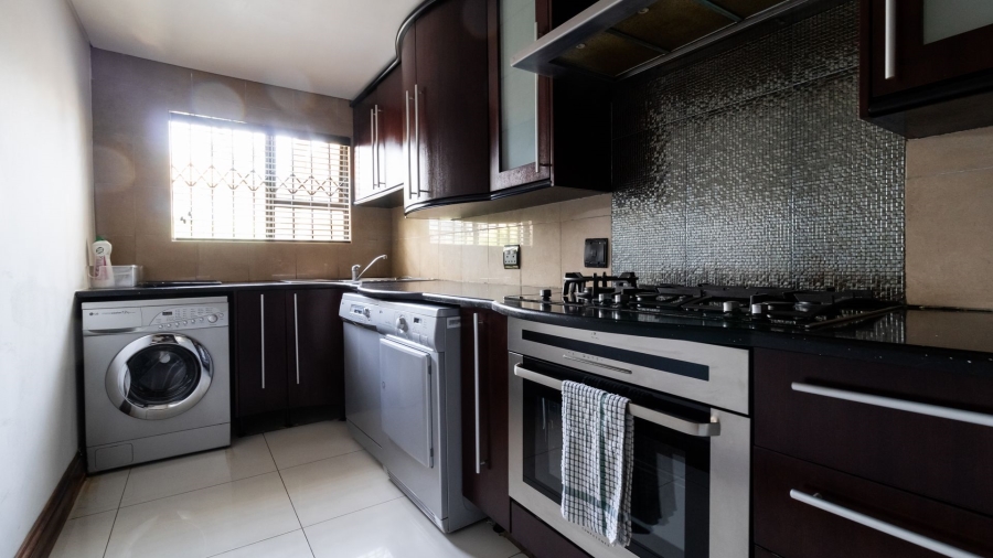 5 Bedroom Property for Sale in Lenasia South Gauteng