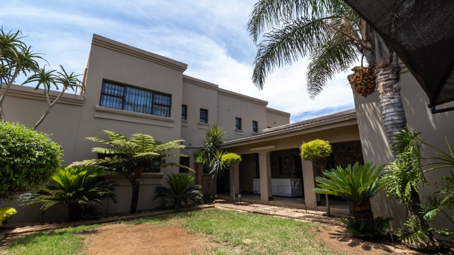 5 Bedroom Property for Sale in Lenasia South Gauteng