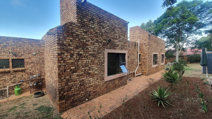 5 Bedroom Property for Sale in Ninapark Gauteng