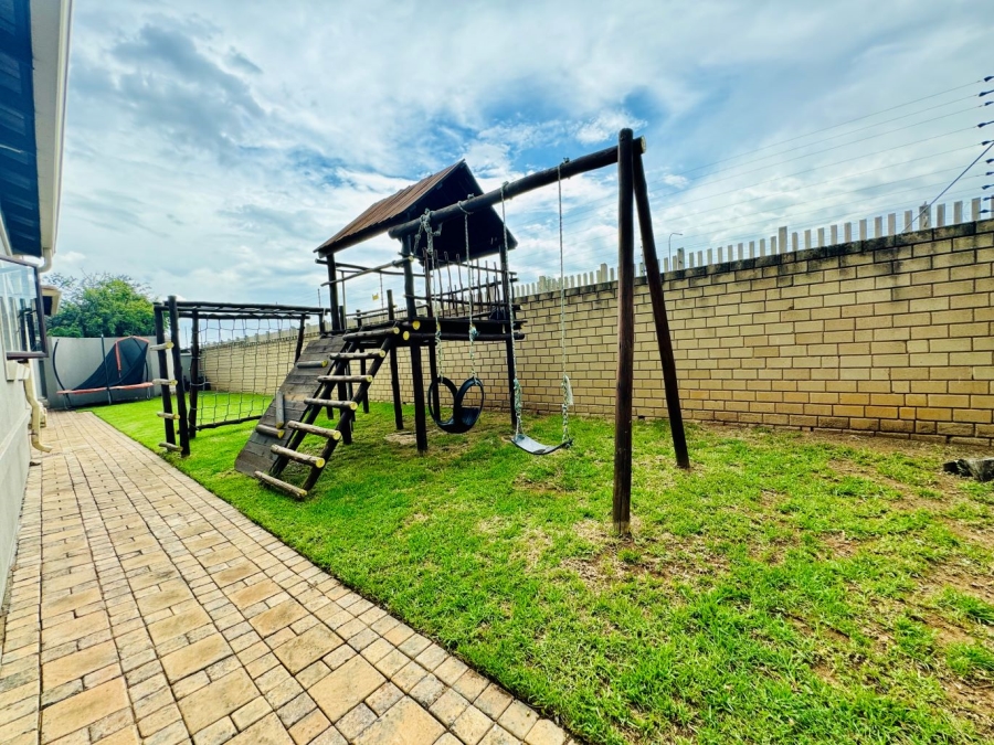 5 Bedroom Property for Sale in Midlands Estate Gauteng