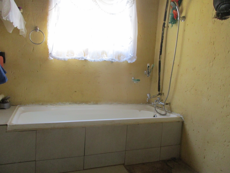 1 Bedroom Property for Sale in Tshepisong Gauteng