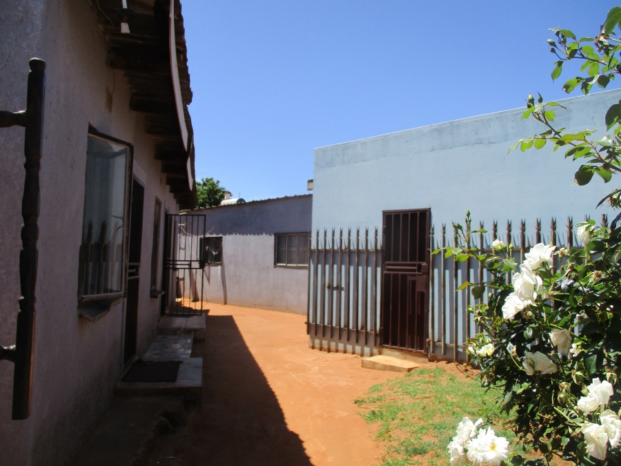 1 Bedroom Property for Sale in Tshepisong Gauteng