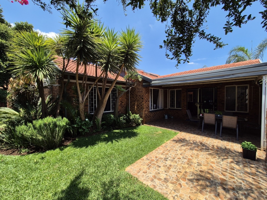 4 Bedroom Property for Sale in Wierda Park Gauteng