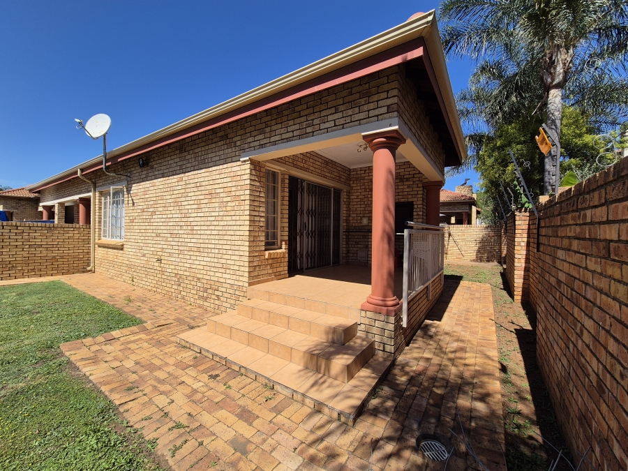 2 Bedroom Property for Sale in Eldoraigne Gauteng