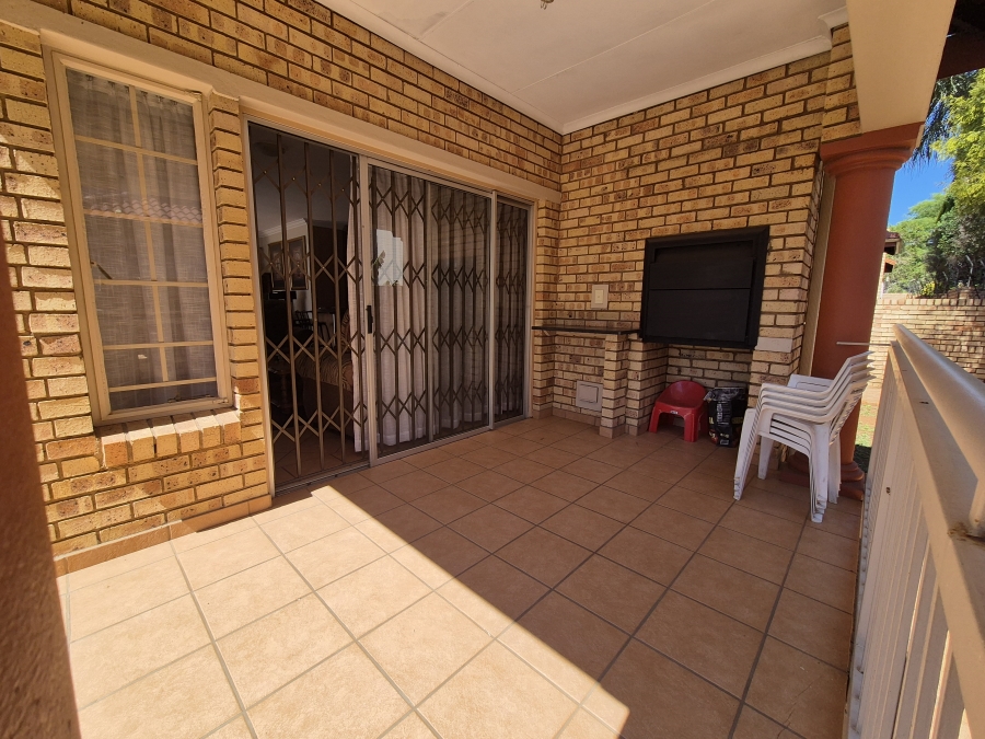 2 Bedroom Property for Sale in Eldoraigne Gauteng