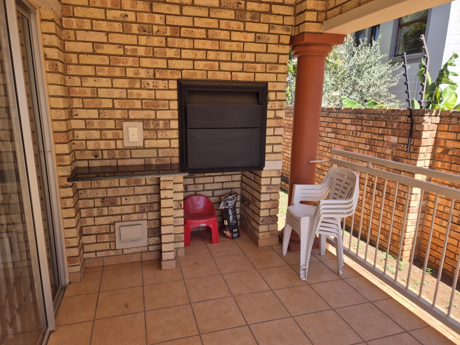 2 Bedroom Property for Sale in Eldoraigne Gauteng