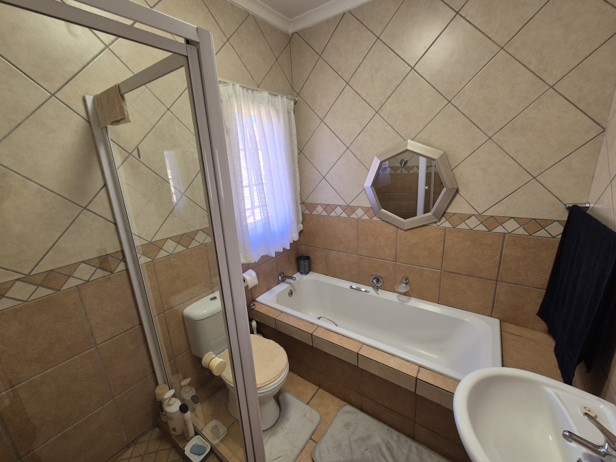 2 Bedroom Property for Sale in Eldoraigne Gauteng