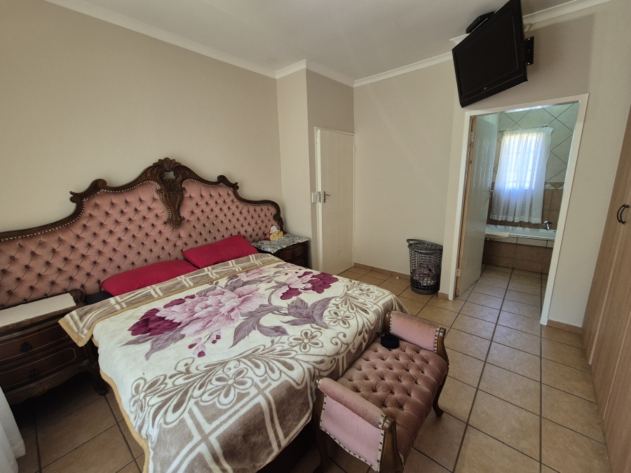 2 Bedroom Property for Sale in Eldoraigne Gauteng