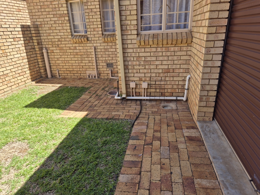 2 Bedroom Property for Sale in Eldoraigne Gauteng