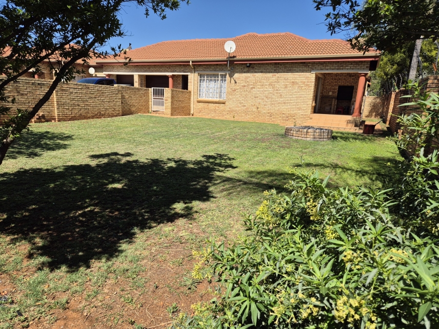 2 Bedroom Property for Sale in Eldoraigne Gauteng