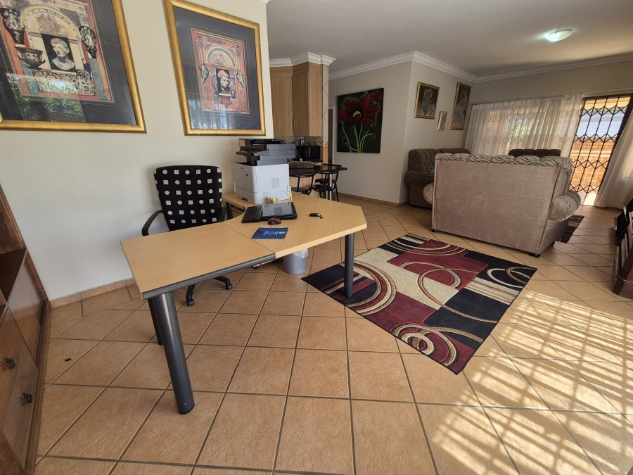 2 Bedroom Property for Sale in Eldoraigne Gauteng