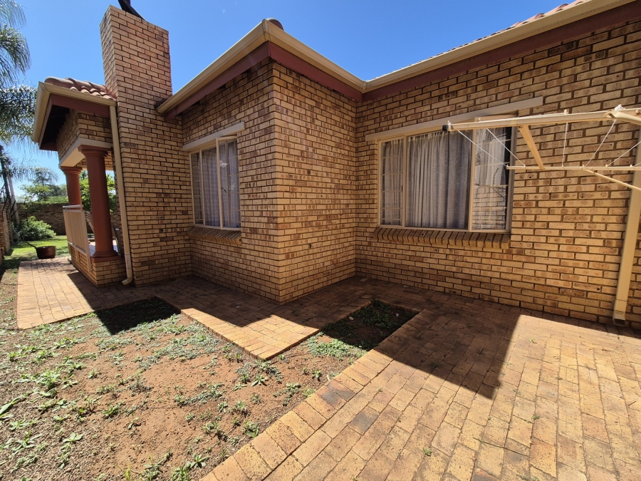 2 Bedroom Property for Sale in Eldoraigne Gauteng