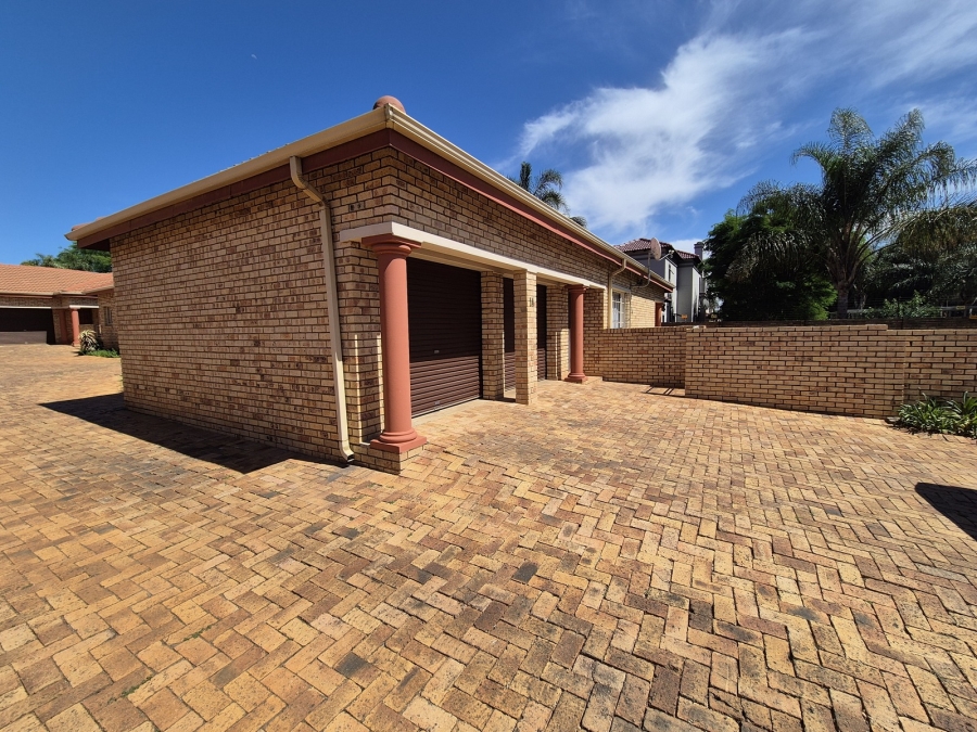 2 Bedroom Property for Sale in Eldoraigne Gauteng