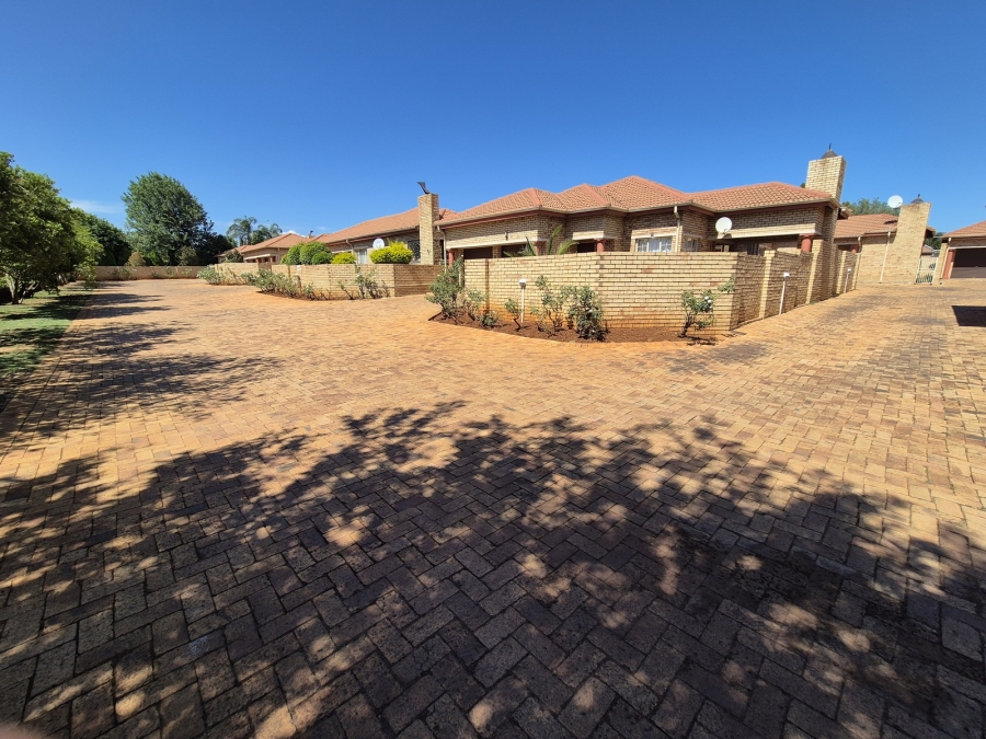 2 Bedroom Property for Sale in Eldoraigne Gauteng