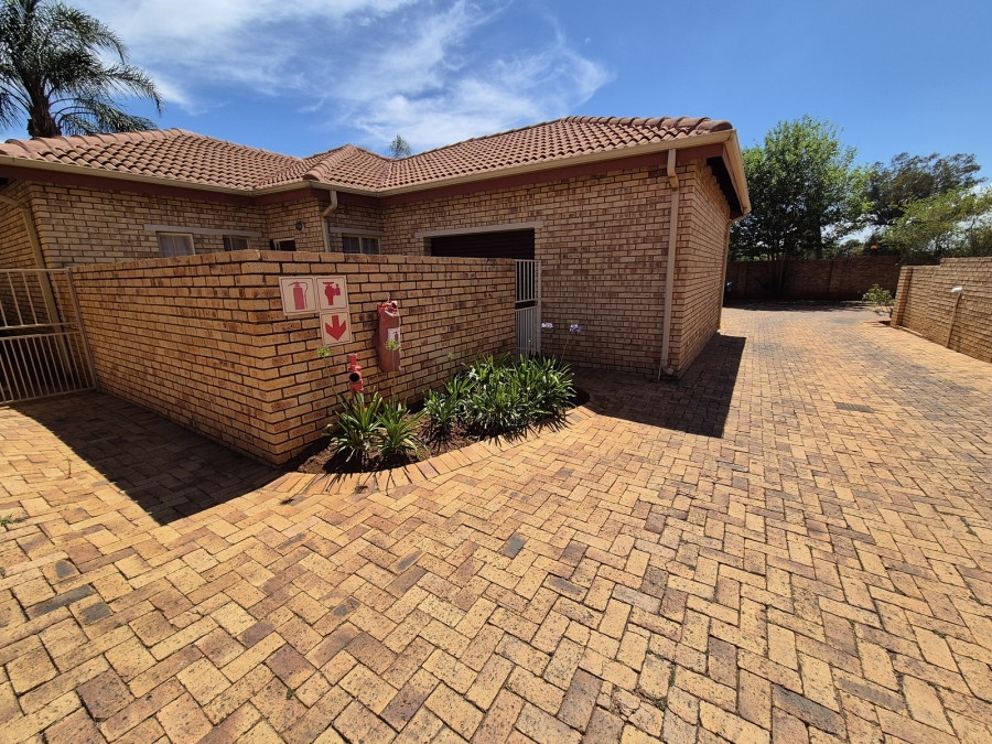 2 Bedroom Property for Sale in Eldoraigne Gauteng