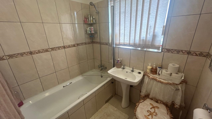 2 Bedroom Property for Sale in Beyers Park Gauteng