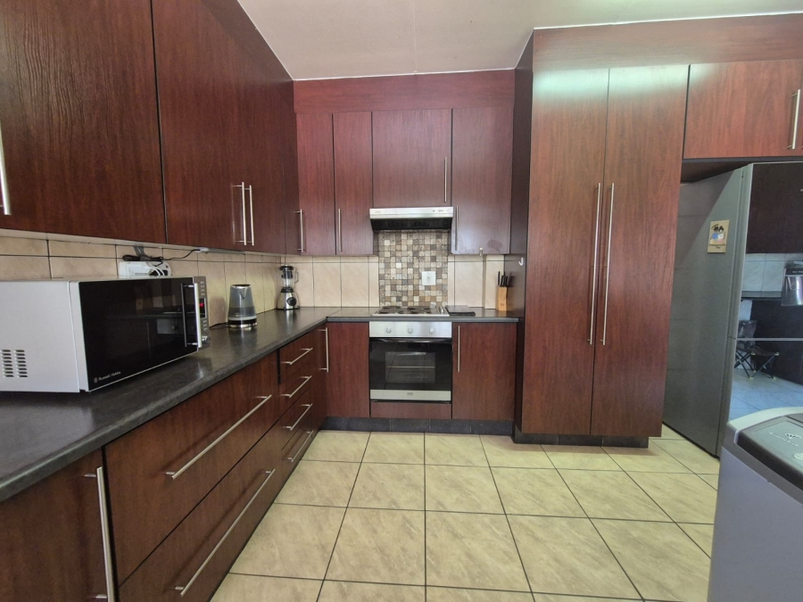 3 Bedroom Property for Sale in Falcon Ridge Gauteng