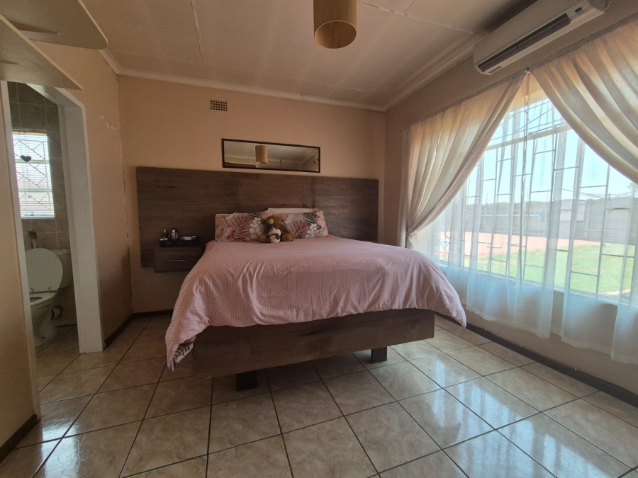 3 Bedroom Property for Sale in Falcon Ridge Gauteng