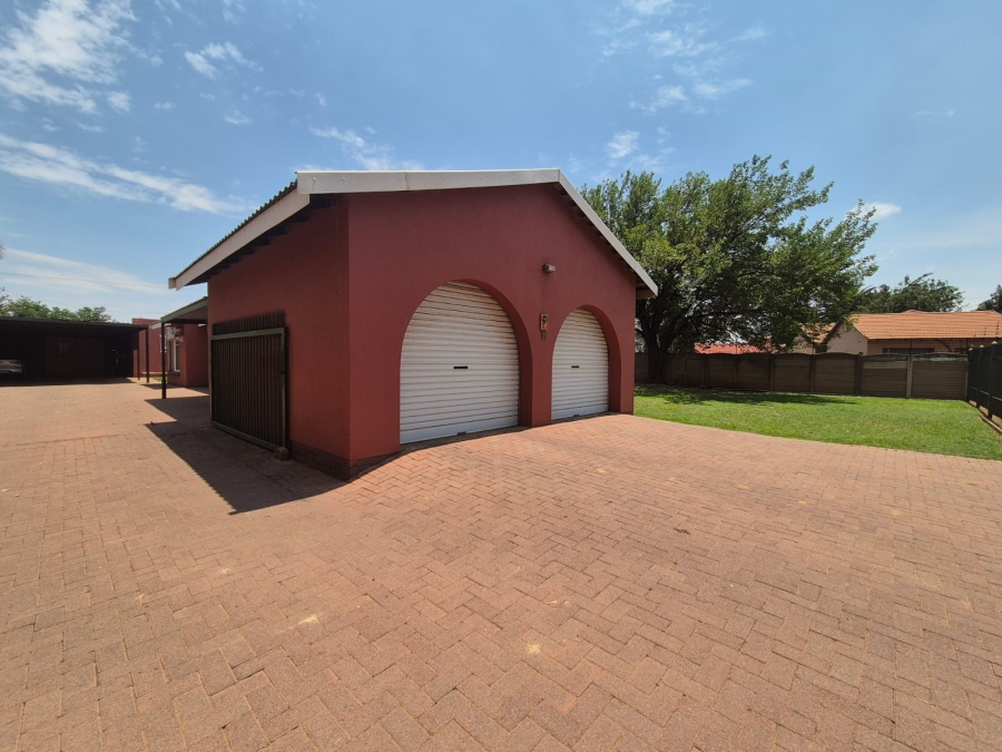 3 Bedroom Property for Sale in Falcon Ridge Gauteng