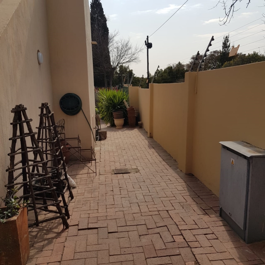 1 Bedroom Property for Sale in Buccleuch Gauteng