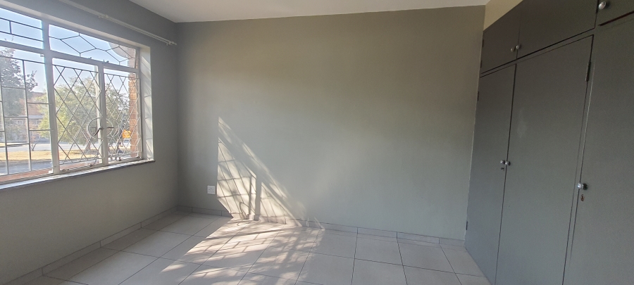 To Let 2 Bedroom Property for Rent in Chrisville Gauteng