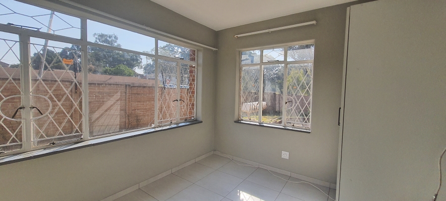 To Let 2 Bedroom Property for Rent in Chrisville Gauteng