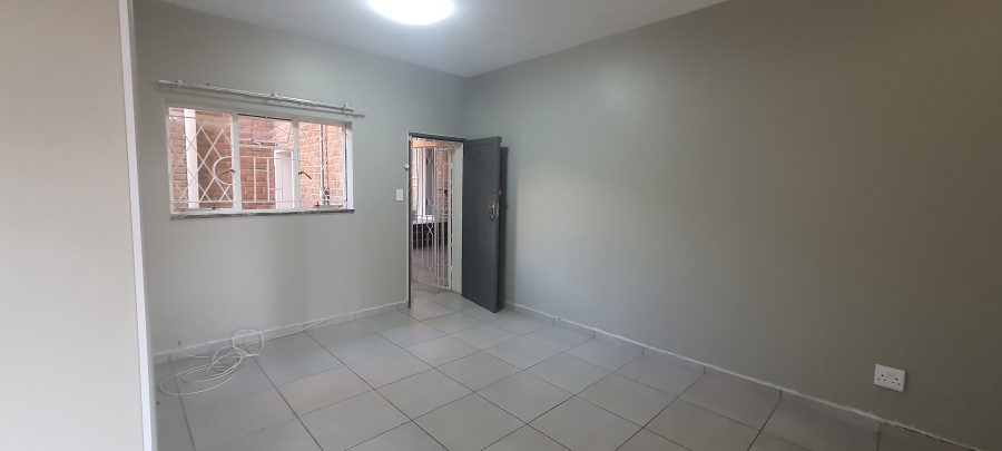 To Let 2 Bedroom Property for Rent in Chrisville Gauteng