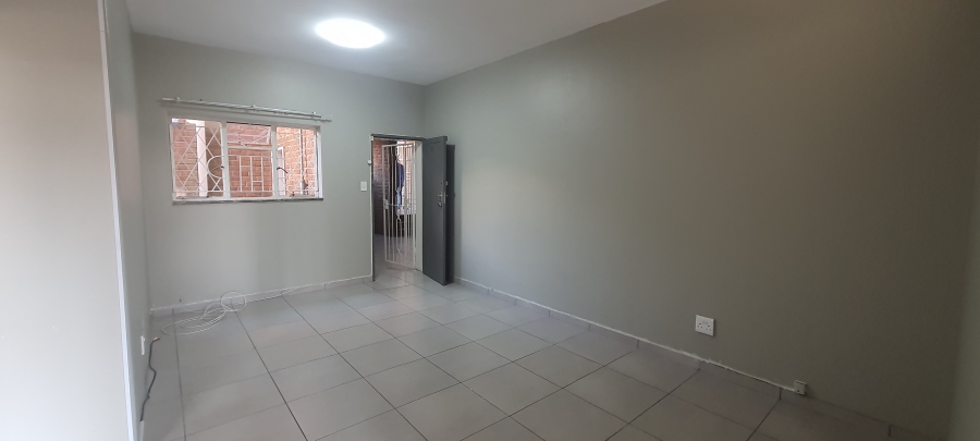 To Let 2 Bedroom Property for Rent in Chrisville Gauteng