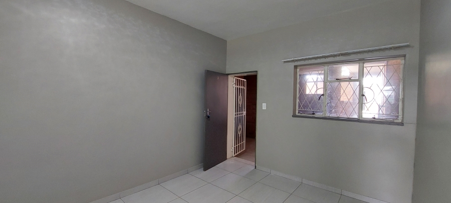 To Let 2 Bedroom Property for Rent in Chrisville Gauteng