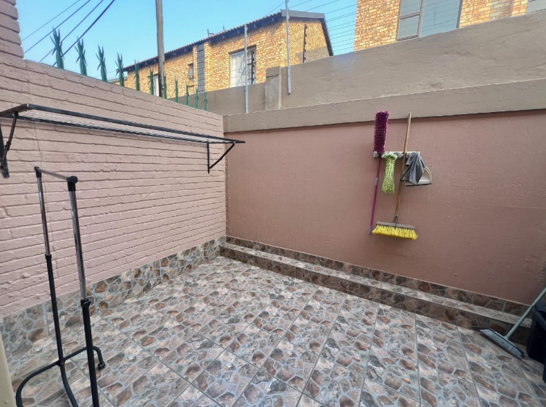 2 Bedroom Property for Sale in New Redruth Gauteng