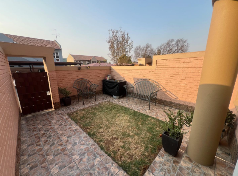 2 Bedroom Property for Sale in New Redruth Gauteng