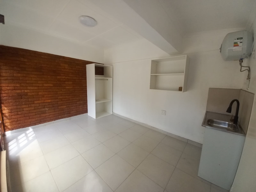 To Let 1 Bedroom Property for Rent in Kew Gauteng