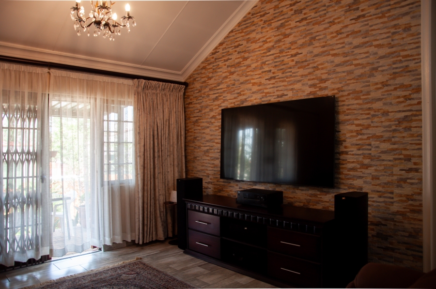 2 Bedroom Property for Sale in Halfway Gardens Gauteng