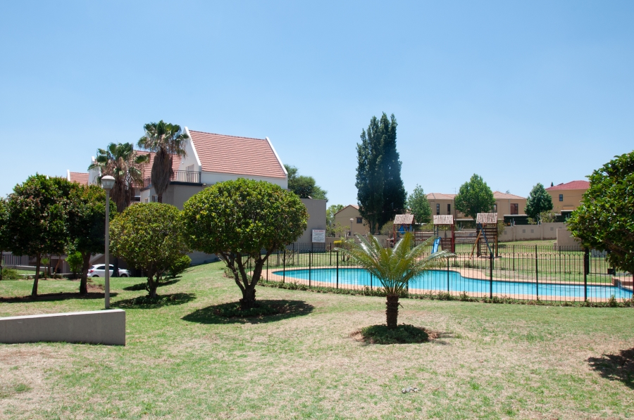 2 Bedroom Property for Sale in Halfway Gardens Gauteng